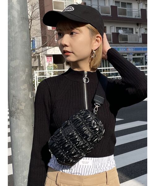 MURUA（ムルーア）の「キルティングカメラバッグ（ショルダーバッグ・レディース・ブラック/シルバー・FREE）」の4枚目の写真