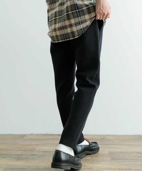 ITEMS URBANRESEARCH（アイテムズ アーバンリサーチ）の「ストレッチダンボール ジョガーパンツ（スウェットパンツ・メンズ・ブラック/グレー・MEDIUM/LARGE）」の4枚目の写真