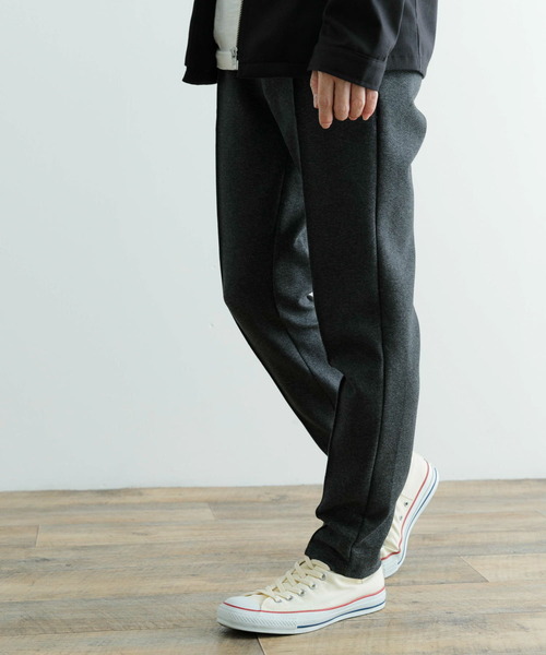 ITEMS URBANRESEARCH（アイテムズ アーバンリサーチ）の「ストレッチダンボール ジョガーパンツ（スウェットパンツ・メンズ・ブラック/グレー・MEDIUM/LARGE）」の5枚目の写真