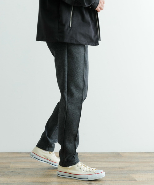 ITEMS URBANRESEARCH（アイテムズ アーバンリサーチ）の「ストレッチダンボール ジョガーパンツ（スウェットパンツ・メンズ・ブラック/グレー・MEDIUM/LARGE）」の6枚目の写真