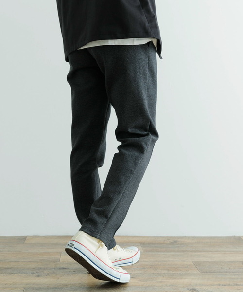 ITEMS URBANRESEARCH（アイテムズ アーバンリサーチ）の「ストレッチダンボール ジョガーパンツ（スウェットパンツ・メンズ・ブラック/グレー・MEDIUM/LARGE）」の7枚目の写真