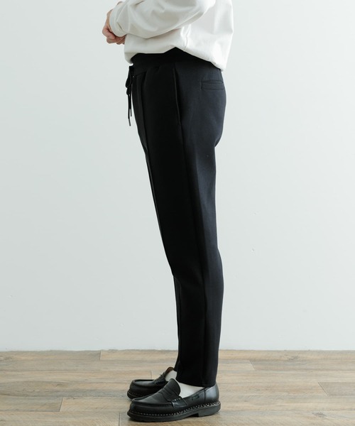 ITEMS URBANRESEARCH（アイテムズ アーバンリサーチ）の「ストレッチダンボール ジョガーパンツ（スウェットパンツ・メンズ・ブラック/グレー・MEDIUM/LARGE）」の10枚目の写真