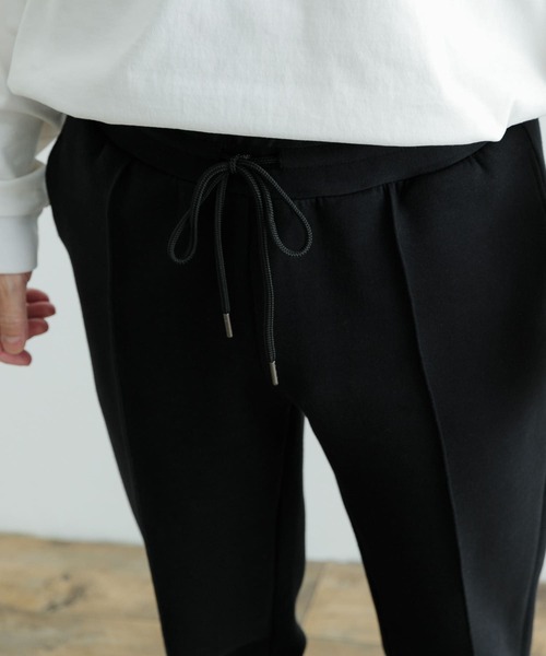 ITEMS URBANRESEARCH（アイテムズ アーバンリサーチ）の「ストレッチダンボール ジョガーパンツ（スウェットパンツ・メンズ・ブラック/グレー・MEDIUM/LARGE）」の12枚目の写真