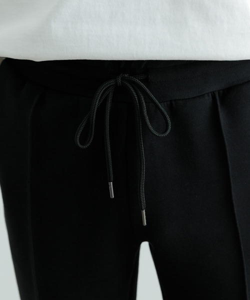 ITEMS URBANRESEARCH（アイテムズ アーバンリサーチ）の「ストレッチダンボール ジョガーパンツ（スウェットパンツ・メンズ・ブラック/グレー・MEDIUM/LARGE）」の13枚目の写真