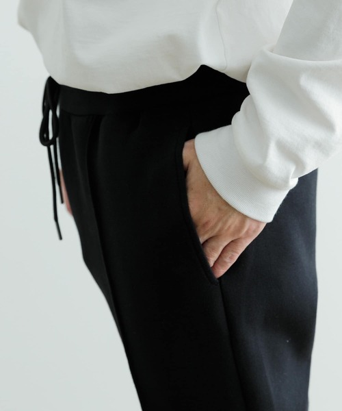 ITEMS URBANRESEARCH（アイテムズ アーバンリサーチ）の「ストレッチダンボール ジョガーパンツ（スウェットパンツ・メンズ・ブラック/グレー・MEDIUM/LARGE）」の14枚目の写真