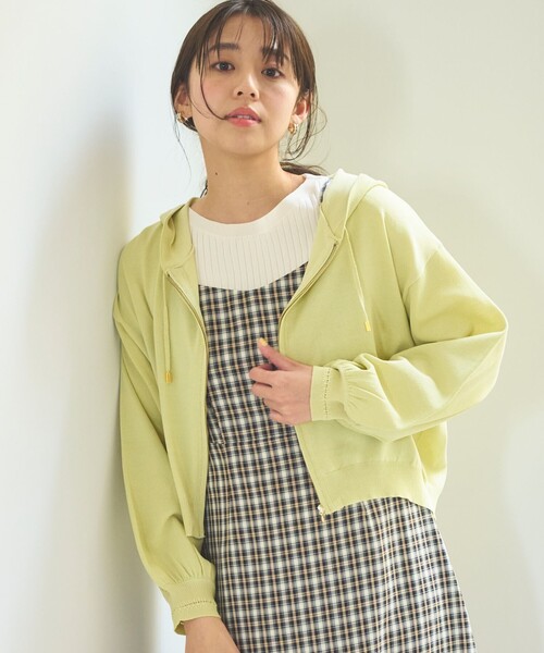 Feroux(フェルゥ)の「パフスリーブニット パーカー(パーカー・レディース・ホワイト系/ライトグレー系/ライトグリーン系/ピンク系・F)」の1枚目の写真