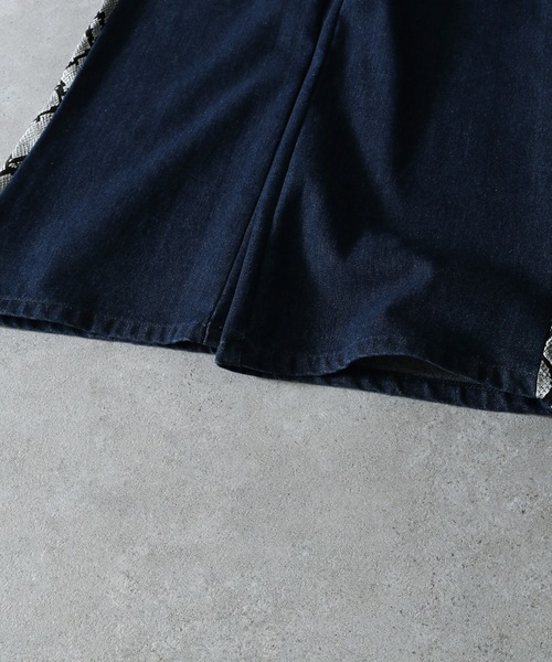 NILWAY(ニルウェイ)の「13oz パイソン 蛇柄 ライン ルーズ フレア デニム パンツ(デニムパンツ・メンズ・インディゴブルー/ライトグリーン/ブラック・LARGE/MEDIUM/SMALL)」の8枚目の写真