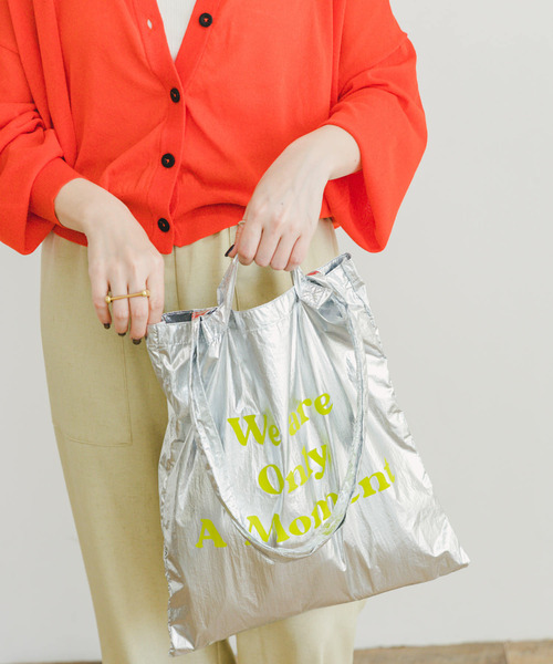 ITEMS URBANRESEARCH（アイテムズ アーバンリサーチ）の「メタリックトートバッグ（トートバッグ・レディース・ブラック/ゴールド/シルバー・-）」の2枚目の写真