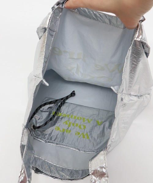 ITEMS URBANRESEARCH（アイテムズ アーバンリサーチ）の「メタリックトートバッグ（トートバッグ・レディース・ブラック/ゴールド/シルバー・-）」の18枚目の写真