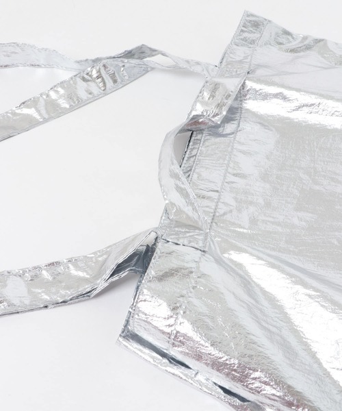 ITEMS URBANRESEARCH（アイテムズ アーバンリサーチ）の「メタリックトートバッグ（トートバッグ・レディース・ブラック/ゴールド/シルバー・-）」の16枚目の写真