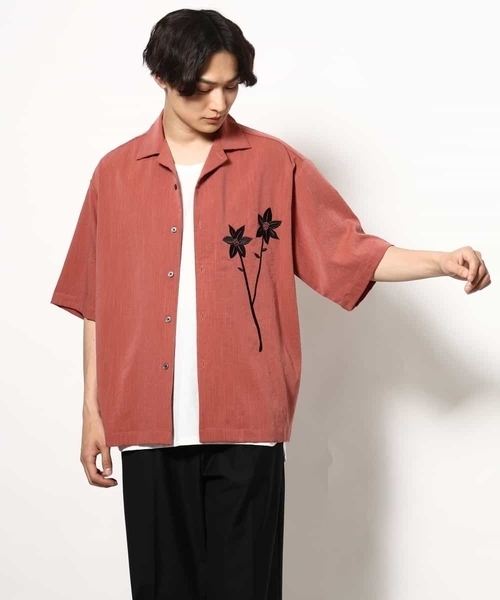 a.v.v(アーヴェヴェ)の「【接触冷感】フラワー刺繍オープンカラーシャツ 5分袖(シャツ/ブラウス・メンズ・ダークインディゴブルー/ピンク・48/46)」の12枚目の写真