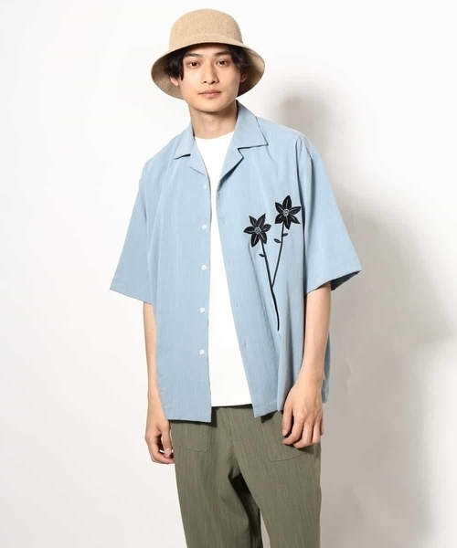 a.v.v(アーヴェヴェ)の「【接触冷感】フラワー刺繍オープンカラーシャツ 5分袖(シャツ/ブラウス・メンズ・ダークインディゴブルー/ピンク・48/46)」の4枚目の写真