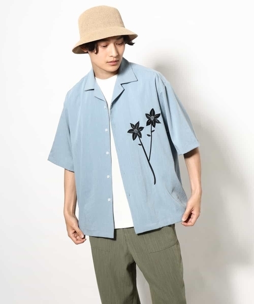 a.v.v(アーヴェヴェ)の「【接触冷感】フラワー刺繍オープンカラーシャツ 5分袖(シャツ/ブラウス・メンズ・ダークインディゴブルー/ピンク・48/46)」の5枚目の写真