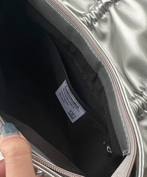 apres jour mignon（アプレジュールミニョン）の「【apresjour mignon×ARIAZ】ドロストギャザーリボンバッグ（ハンドバッグ・レディース・ブラック/シルバー・ONESIZE）」の12枚目の写真