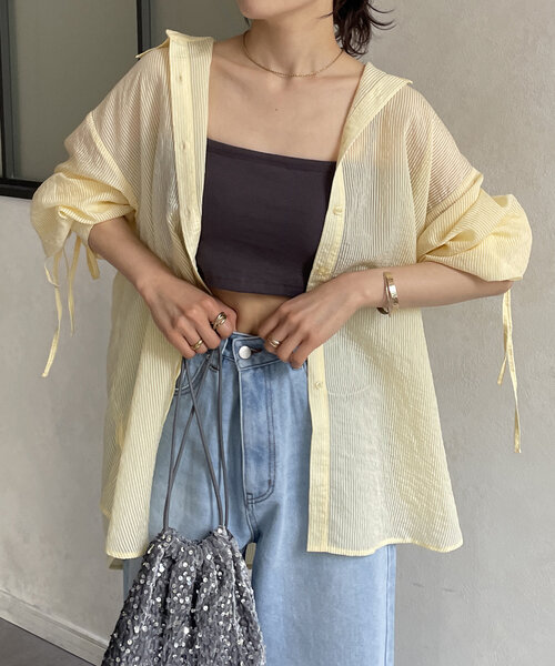 Thevon(ゼボン)の「バックドロストストライプシアーシャツ(シャツ/ブラウス・レディース・サーモンピンク/アイボリー/イエロー/ブルー・FREE)」の4枚目の写真