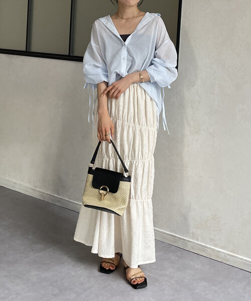 Thevon(ゼボン)の「バックドロストストライプシアーシャツ(シャツ/ブラウス・レディース・サーモンピンク/アイボリー/イエロー/ブルー・FREE)」の8枚目の写真