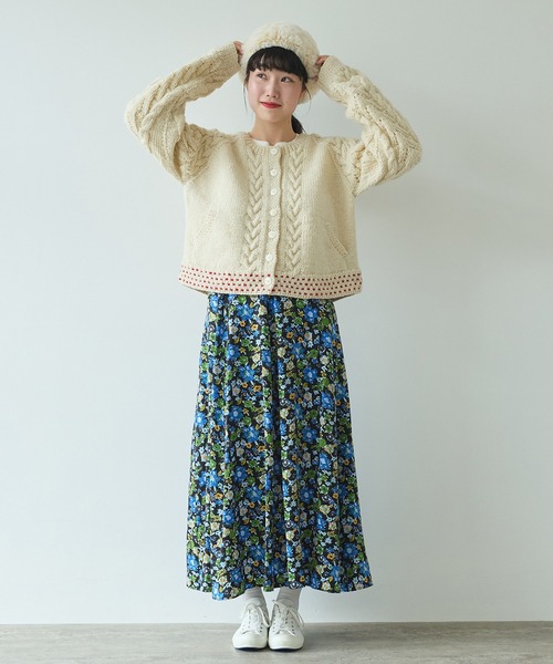 bulle de savon（ビュルデサボン）の「ネパールハンドニット アラン編 クルーネック ブルゾン（ニット/セーター・レディース・ホワイト/ブラック・FREE）」の4枚目の写真