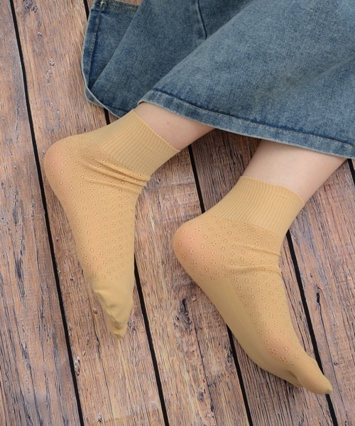 VIBGYOR Women(ヴィブジョー ウィメン)の「【float】小花柄メッシュ クルー丈 2本指/足袋ソックス(ソックス/靴下・レディース・ブラック/ホワイト/ピンク/グレー/ベージュ・FREE)」の4枚目の写真