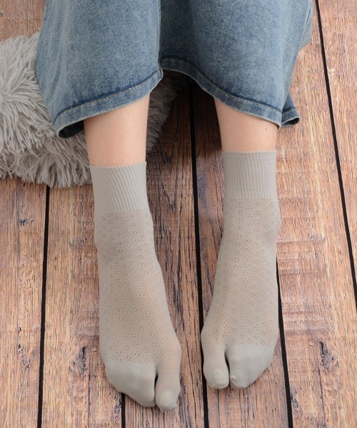 VIBGYOR Women(ヴィブジョー ウィメン)の「【float】小花柄メッシュ クルー丈 2本指/足袋ソックス(ソックス/靴下・レディース・ブラック/ホワイト/ピンク/グレー/ベージュ・FREE)」の11枚目の写真