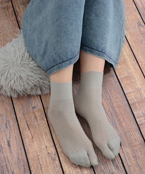 VIBGYOR Women(ヴィブジョー ウィメン)の「【float】小花柄メッシュ クルー丈 2本指/足袋ソックス(ソックス/靴下・レディース・ブラック/ホワイト/ピンク/グレー/ベージュ・FREE)」の12枚目の写真