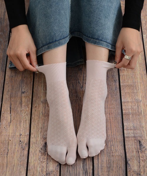 VIBGYOR Women(ヴィブジョー ウィメン)の「【float】小花柄メッシュ クルー丈 2本指/足袋ソックス(ソックス/靴下・レディース・ブラック/ホワイト/ピンク/グレー/ベージュ・FREE)」の14枚目の写真