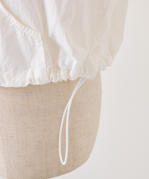 one after another NICE CLAUP（ワンアフターアナザーナイスクラップ）の「ライン入りショートブルゾン（ナイロンジャケット・レディース・チャコールグレー/ホワイト/アイボリー・FREE）」の5枚目の写真