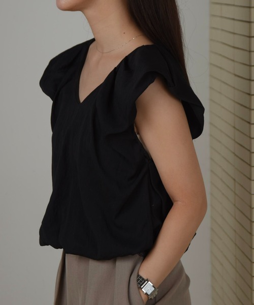 I_am（アイアム）の「puff shoulder blouse / パフショルダーブラウス（Tシャツ/カットソー・レディース・ブラック/ベビーピンク・FREE）」の3枚目の写真