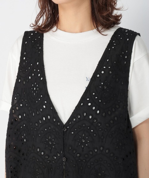 studio CLIP（スタディオクリップ）の「総スカラップ刺繍ベスト