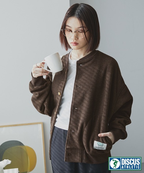 DISCUS ATHLETIC（ディスカス　アスレチック）の「DISCUS ATHLETIC/ディスカス アスレチック ワンポイントロゴリブ編みオーバーサイズブルゾン（ブルゾン・レディース・パープル/ブラウン/ブラック/オフホワイト・M/L）」の4枚目の写真