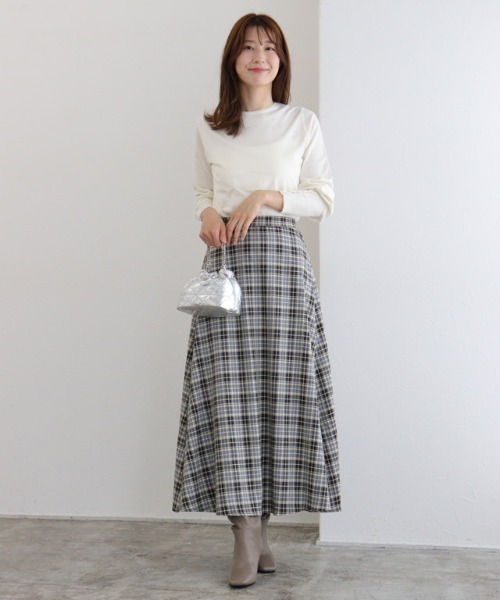 Pierrot(ピエロ)の「クルーネッククルミボタンボリューム袖ニット(ニット/セーター・レディース・ブラック/オフホワイト/グリーン/ブルー系その他/ライトピンク/グレイッシュベージュ/チャコール/ライトブルー/ブルーグリーン/杢グレー/ブラウン・M/L)」の15枚目の写真