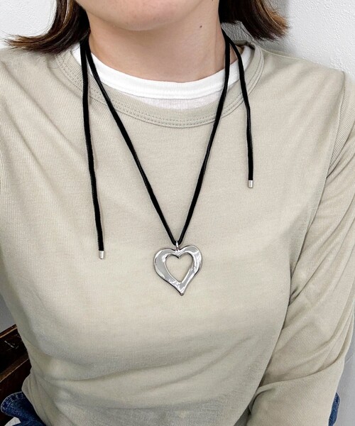 fredy emue（フレディエミュ）の「ハートトップコードチョーカー（ネックレス・レディース・シルバー/ゴールド・FREE）」の4枚目の写真