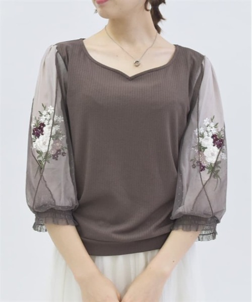 axes femme（アクシーズファム）の「フラワーブーケ刺繍プルオーバー（Tシャツ/カットソー・レディース・ブルー/キナリ/ブラウン・FREE）」の4枚目の写真