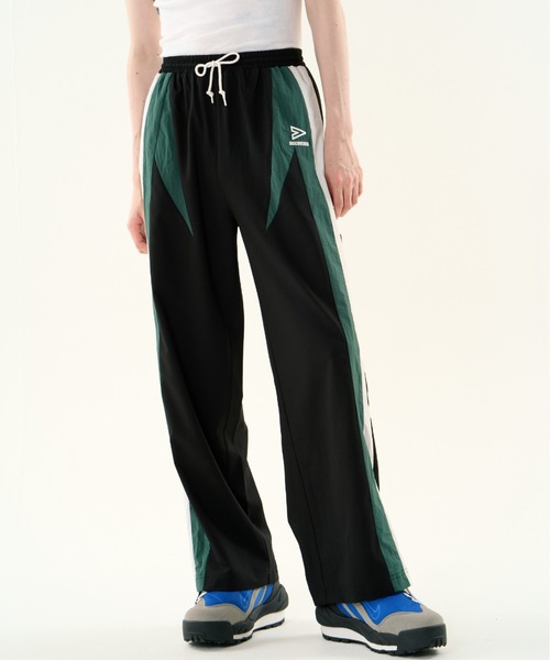 DISCOVERED（ディスカバード）の「DISCOVERED TRACK SUITS TRACK PANTS（その他パンツ・メンズ・ブラック/グレー・1/3）」の2枚目の写真