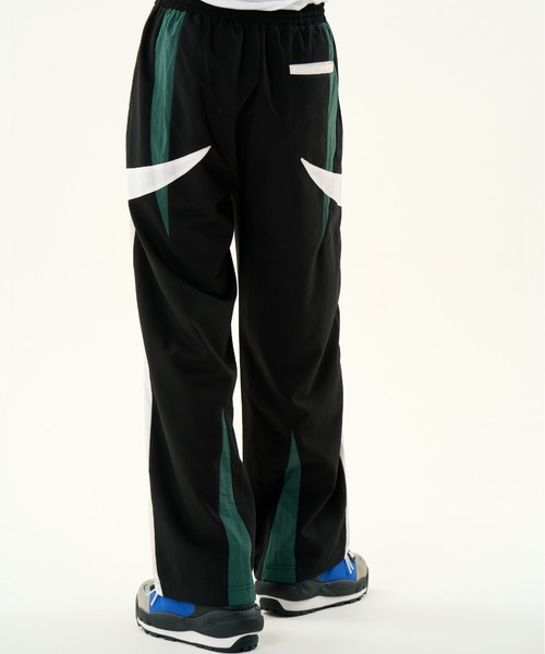 DISCOVERED（ディスカバード）の「DISCOVERED TRACK SUITS TRACK PANTS（その他パンツ・メンズ・ブラック/グレー・1/3）」の8枚目の写真