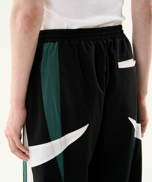 DISCOVERED（ディスカバード）の「DISCOVERED TRACK SUITS TRACK PANTS（その他パンツ・メンズ・ブラック/グレー・1/3）」の14枚目の写真