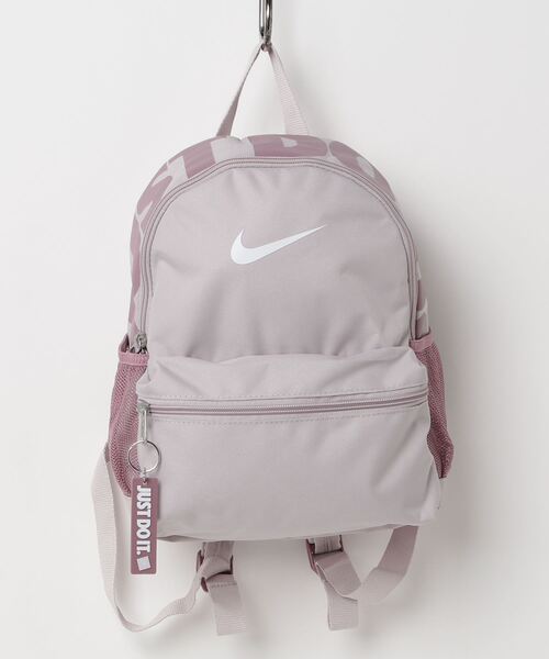 NIKE(ナイキ)の「NIKE/ナイキ キッズ デイパック ナイキ YTH ブラジリア JDI ミニ バックパック DR6091-019(バックパック/リュック・キッズ・スモークピンク・ONE SIZE)」の1枚目の写真
