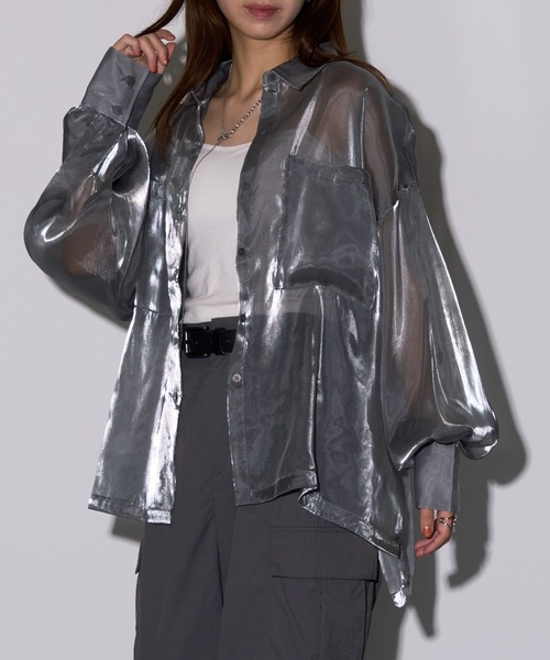 MAISON BREEZE reveur(メゾンブリーズレヴール)の「【MAISON BREEZE reveur】ラメオーガンジーポケットオーバーシャツ DTK(シャツ/ブラウス・レディース・グレー/ブラック/ブラウン・FREE)」の2枚目の写真