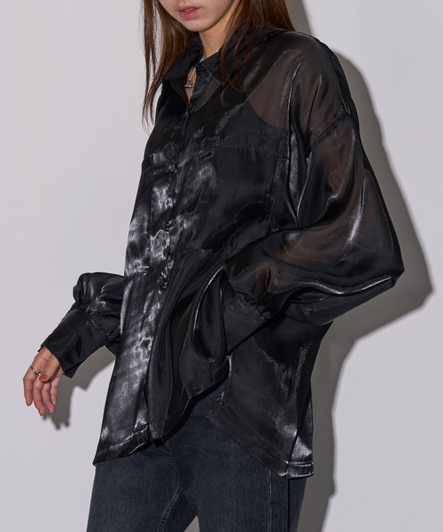 MAISON BREEZE reveur(メゾンブリーズレヴール)の「【MAISON BREEZE reveur】ラメオーガンジーポケットオーバーシャツ DTK(シャツ/ブラウス・レディース・グレー/ブラック/ブラウン・FREE)」の4枚目の写真