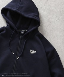 Reebok（リーボック）の「【REEBOK】 【別注】 左胸 ワンポイント ロゴ 刺繍 長袖 裏起毛 ジップパーカー（パーカー）」