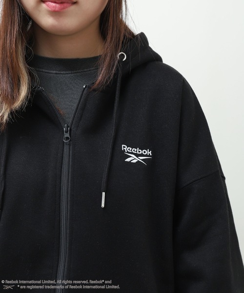 Reebok（リーボック）の「【REEBOK】 【別注】 左胸 ワンポイント ロゴ 刺繍 長袖 裏起毛 ジップパーカー（パーカー・レディース・オートミール/ネイビー/ブラック・MEDIUM/LARGE）」の4枚目の写真