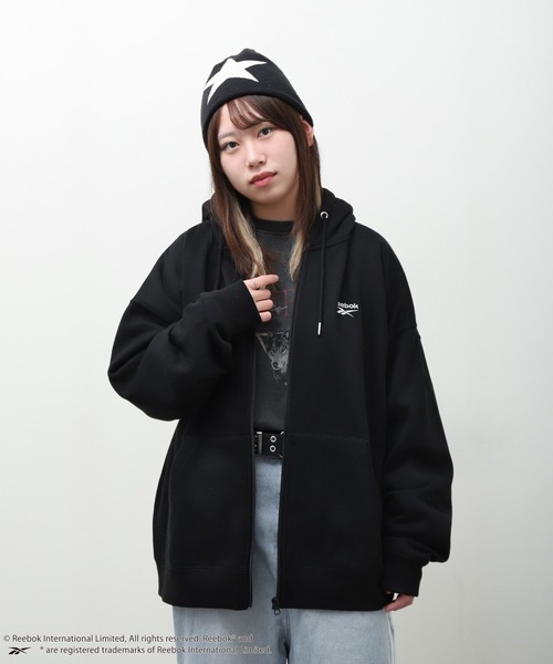 Reebok（リーボック）の「【REEBOK】 【別注】 左胸 ワンポイント ロゴ 刺繍 長袖 裏起毛 ジップパーカー（パーカー・レディース・オートミール/ネイビー/ブラック・MEDIUM/LARGE）」の5枚目の写真