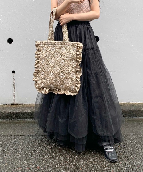 Casselini(キャセリーニ)の「Casselini(キャセリーニ)キルト刺繍トート(トートバッグ・レディース・ゴールド/シルバー/ブラック・FREE)」の6枚目の写真