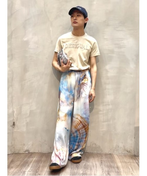 Desigual(デシグアル)の「スタッズロゴTシャツ(Tシャツ/カットソー・レディース・アイボリー・XL/L/M/S/XS)」の1枚目の写真