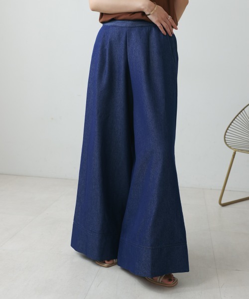 Bou Jeloud(ブージュルード)の「ライトデニムフレアパンツ(デニムパンツ・レディース・ブルー/インディゴブルー・38)」の4枚目の写真