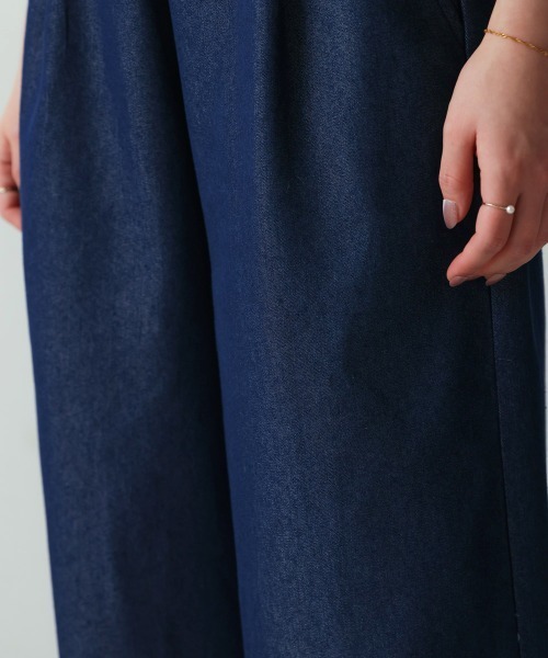 Bou Jeloud(ブージュルード)の「ライトデニムフレアパンツ(デニムパンツ・レディース・ブルー/インディゴブルー・38)」の13枚目の写真