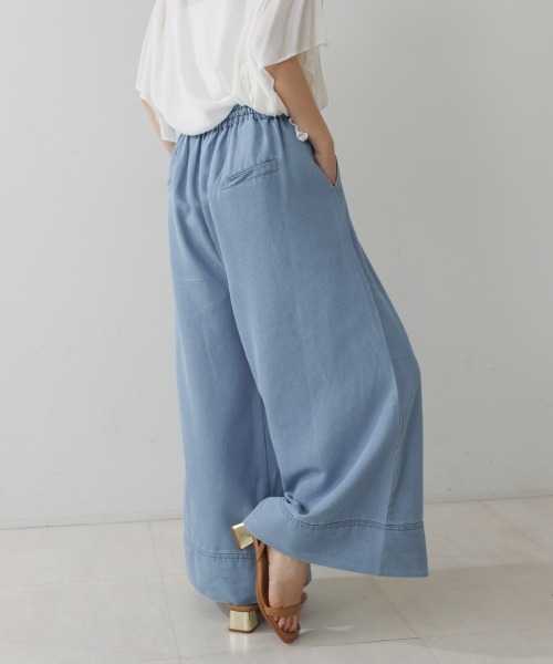 Bou Jeloud(ブージュルード)の「ライトデニムフレアパンツ(デニムパンツ・レディース・ブルー/インディゴブルー・38)」の15枚目の写真