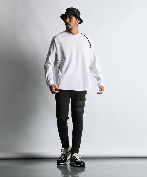 The DUFFER of ST.GEORGE（ザダファーオブセントジョージ）の「〔BLACK LABEL〕SORONA PONTE 3-EMBLEM L/SL TEE：ポンチ素材 スリーエンブレム ロンT（Tシャツ/カットソー・メンズ・ホワイト/ブラック・SMALL/MEDIUM/LARGE/X-LARGE）」の4枚目の写真