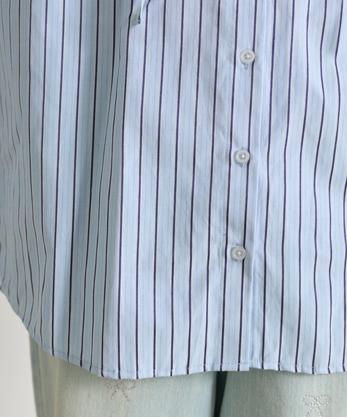OLIVE des OLIVE（オリーブデオリーブ）の「胸リボンビッグシャツ（シャツ/ブラウス・レディース・サックスブルー/チャコールグレー/オフホワイト・FREE）」の4枚目の写真