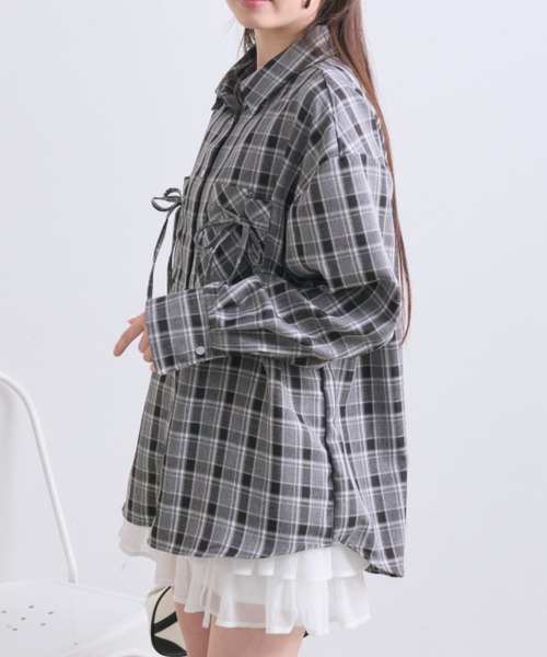 OLIVE des OLIVE（オリーブデオリーブ）の「胸リボンビッグシャツ（シャツ/ブラウス・レディース・サックスブルー/チャコールグレー/オフホワイト・FREE）」の16枚目の写真