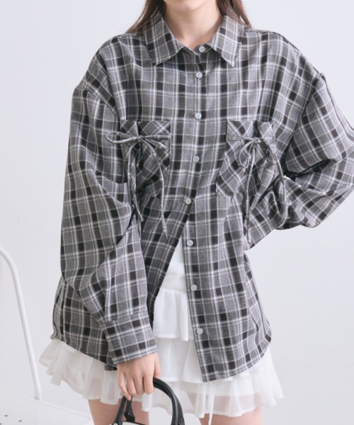 OLIVE des OLIVE（オリーブデオリーブ）の「胸リボンビッグシャツ（シャツ/ブラウス・レディース・サックスブルー/チャコールグレー/オフホワイト・FREE）」の14枚目の写真